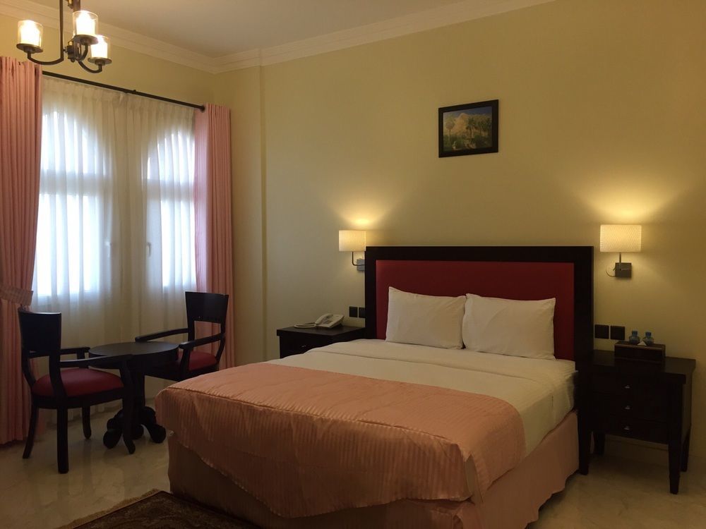 Remas Hotel Suites - Al Khoudh, Seeb, Muscat Exteriör bild